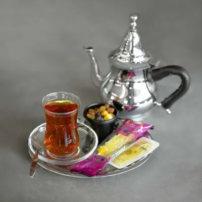 چـای سیاه گیلانی در کافه نشانی