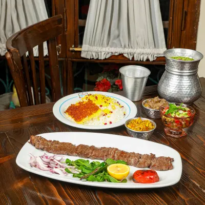 چلو کباب برگ مخصوص — کافه رستوران عمارت فیروزه