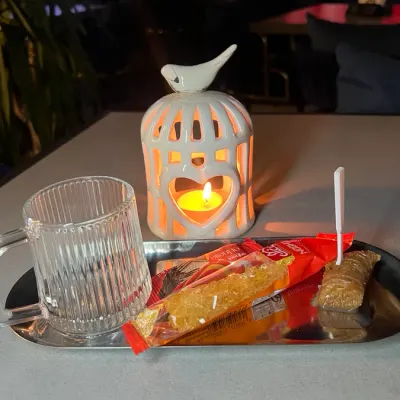 سرویس چای اضافه — نیلی لانژ