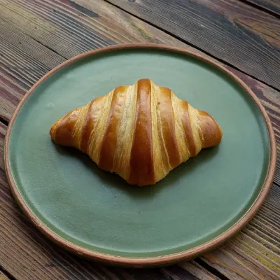 کروسان ساده/ simple croissant — کافه پیاده رو