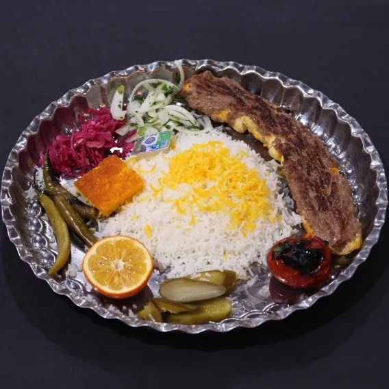 چلو کباب میکس در کافه رستوران گلچین