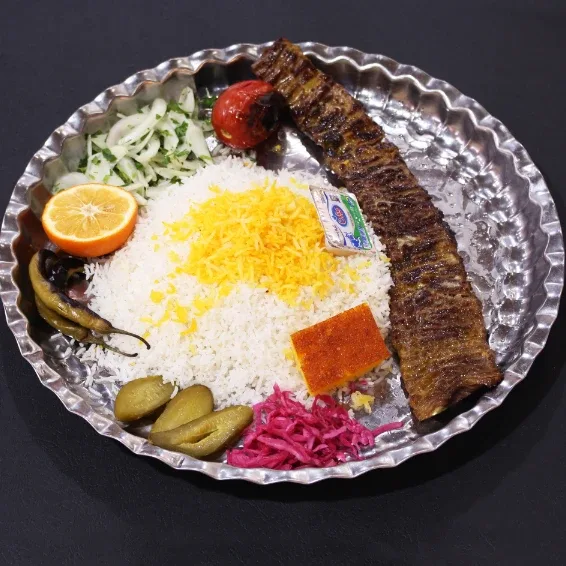 چلو کباب برگ در کافه رستوران گلچین