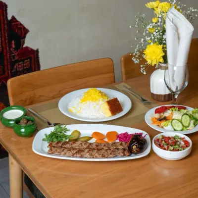 چلو کباب کوبیده در رستوران ویلا