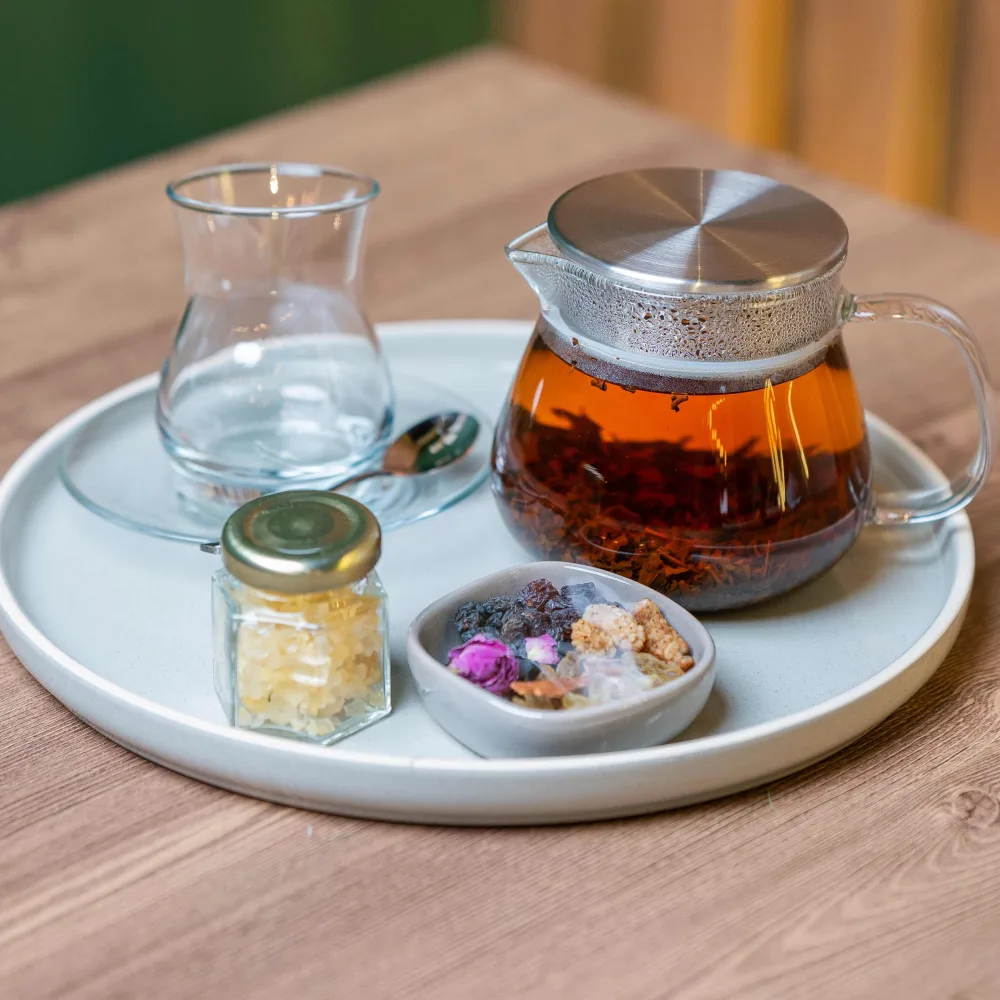 چای زعفران در کافه پاپیلون
