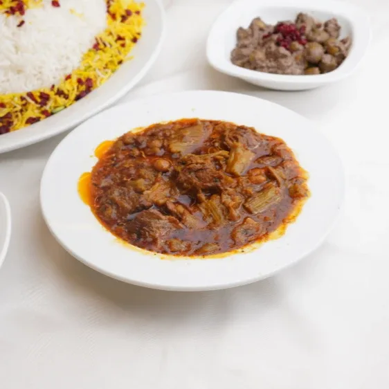 چلو خورش کرفس در مجموعه غذایی رزا