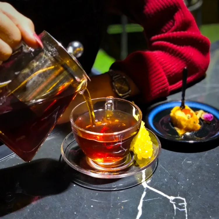 چای سیاه در مجتمع گردشگری شبهای عنبران