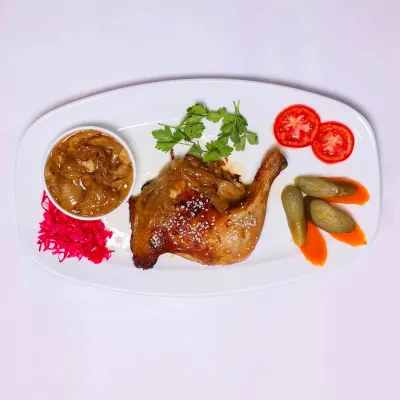 چلو مرغ سرخ شده در رستوران یاسمین