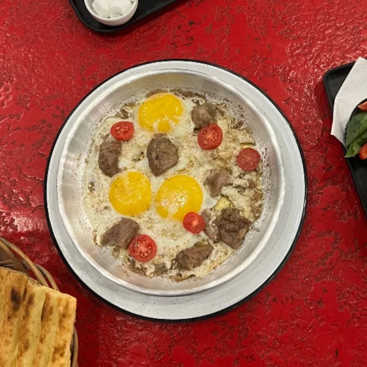 نیمرو قرمه در داون تاون
