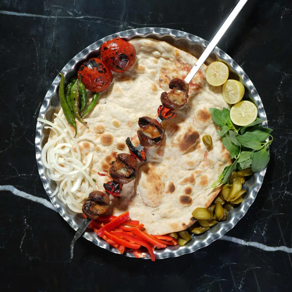 قلوه شکاری در باغ دل