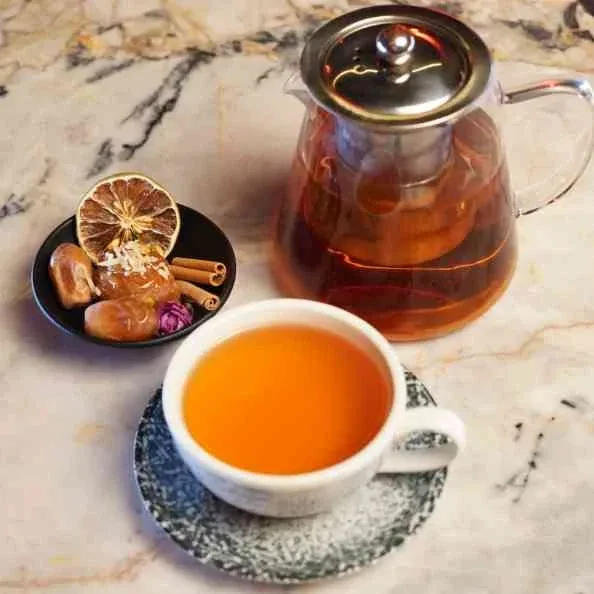 چای زعفران در بام لانژ