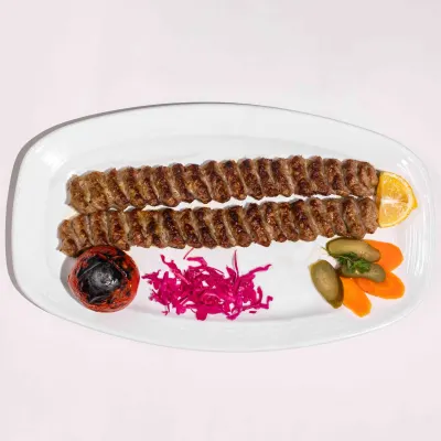 چلوکباب لقمه در رستوران یاسمین