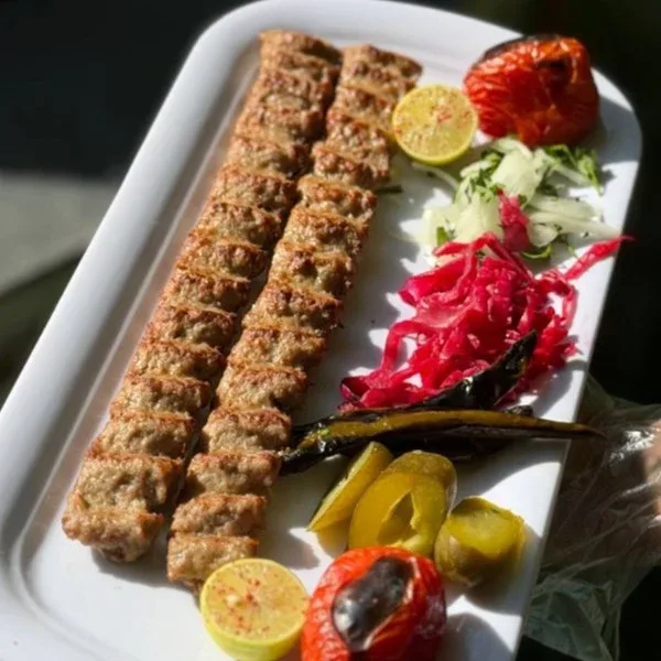 سیخ کوبیده در مجموعه گردشگری و پذیرایی گراندیس