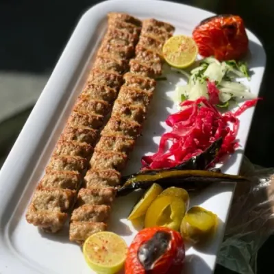 سیخ کوبیده — مجموعه گردشگری و پذیرایی گراندیس