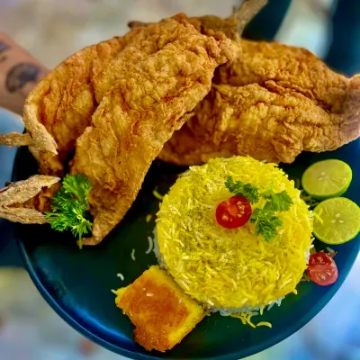 ماهی — مجموعه گردشگری و پذیرایی گراندیس