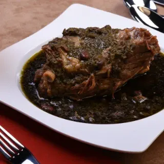 خورش قورمه سبزی مخصوص در رستوران اتریوم هتل درویشی