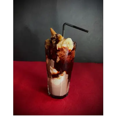 گلاسه موز و شکلات — شوگر
