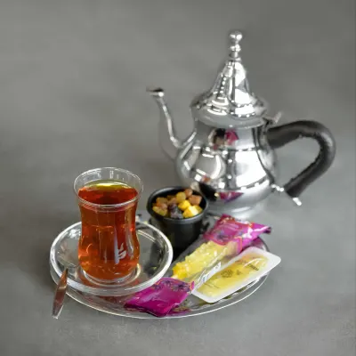 چای سیاه هل در کافه نشانی