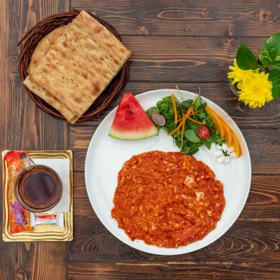اُملت گوجه فرنگی — کافه رستوران عمارت فیروزه