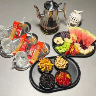 سرویس چای سه نفره — نیلی لانژ