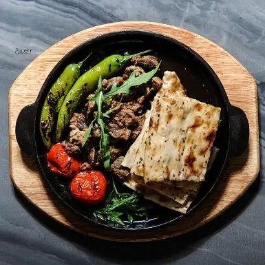 قرمه چدنی مخصوص ژیوان — فست فود ژیوان