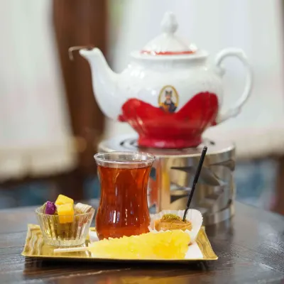 چای سیاه — کافه رستوران عمارت فیروزه