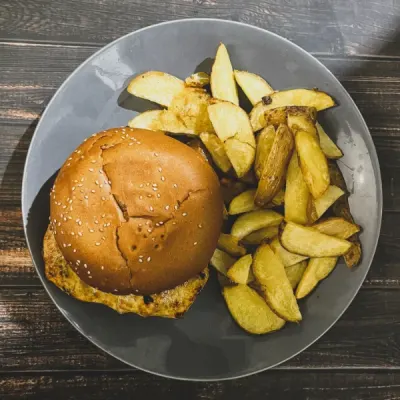 چیکن برگر — فست فود ژیوان