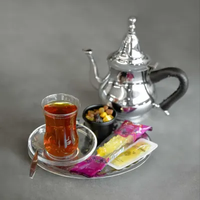 چای سیاه نشانی در کافه نشانی