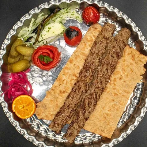 کباب کوبیده تک سیخ در کباب بهارستان