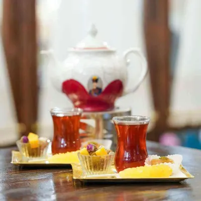 چای سیاه دو نفره — کافه رستوران عمارت فیروزه