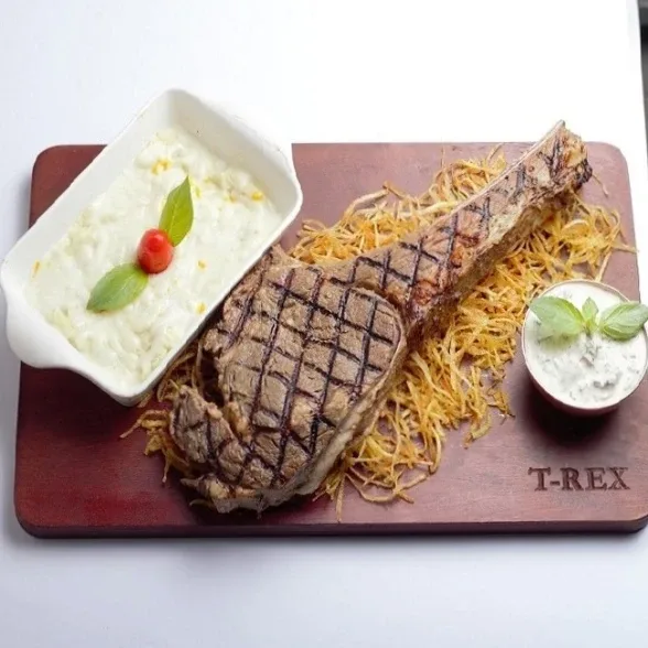 ریبای استیک 500 گرمی در رستوران تی رکس