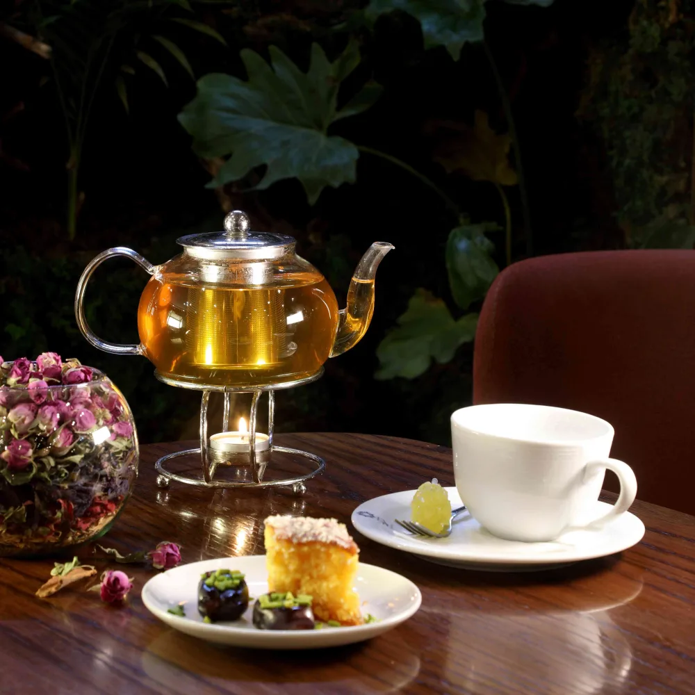 چای زعفران در کافی شاپ رز هتل پردیسان
