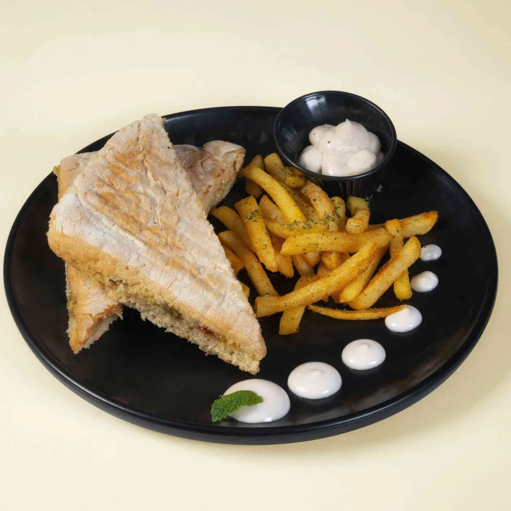 پنینی مرغ با سس پستو در رنه لانژ