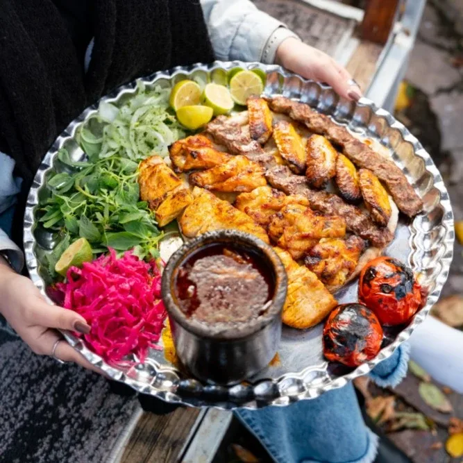 سینی دیزی محتشم ( 3 نفره ) در باغ محتشم
