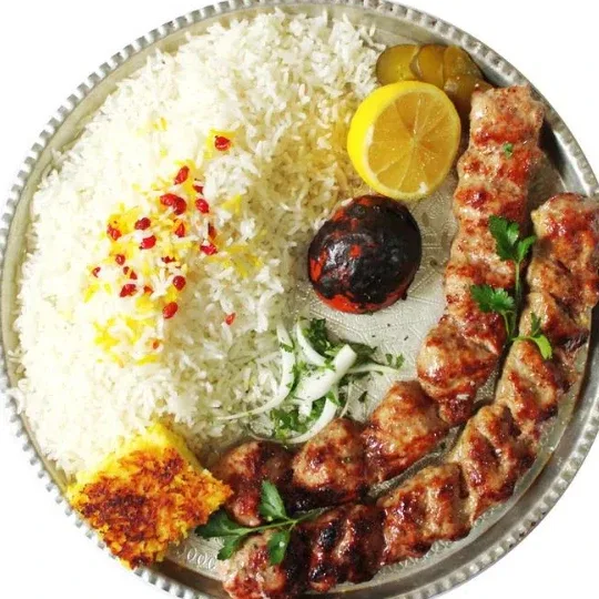 چلو کباب لقمه در کباب بهارستان